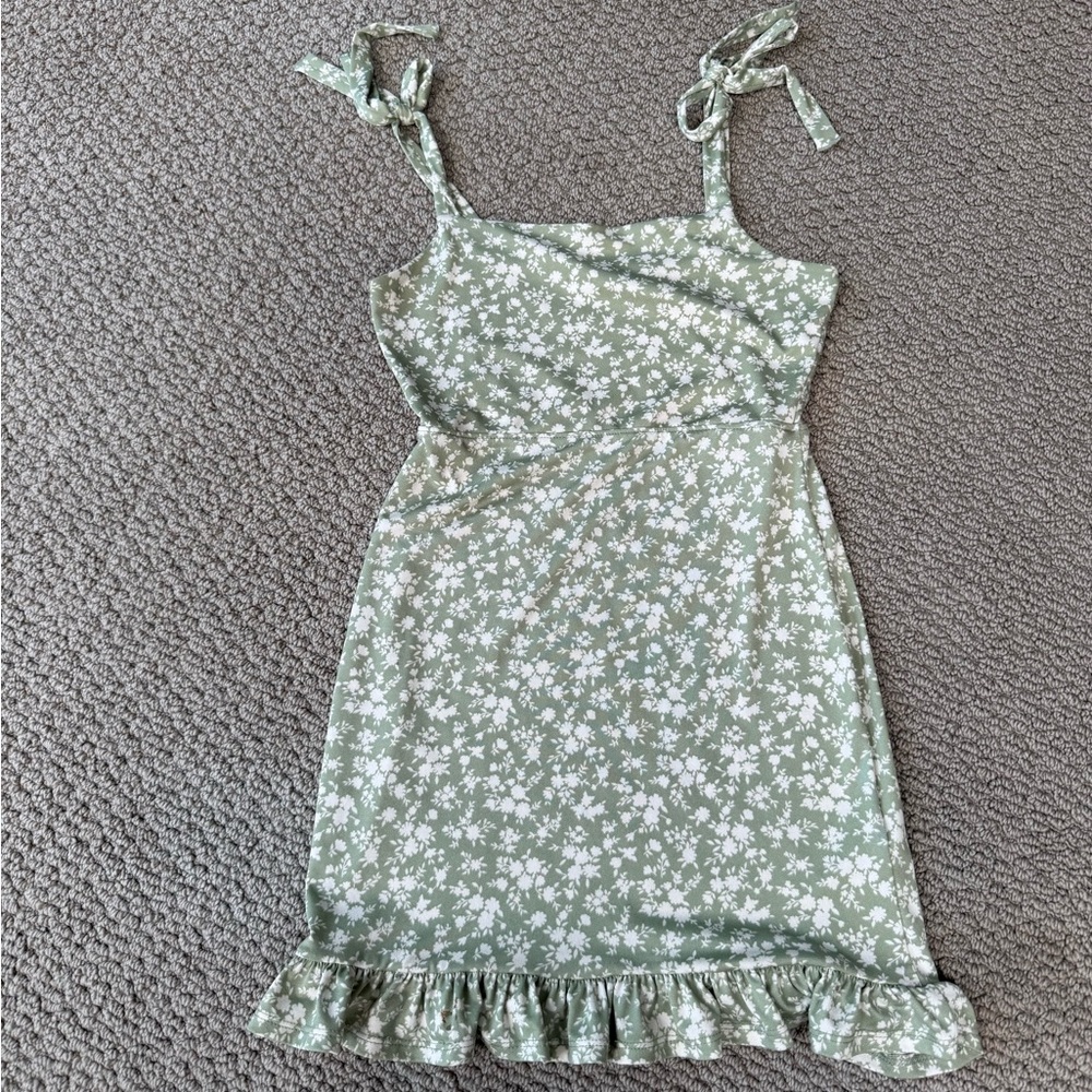 Urban Outfitters Green Floral Top